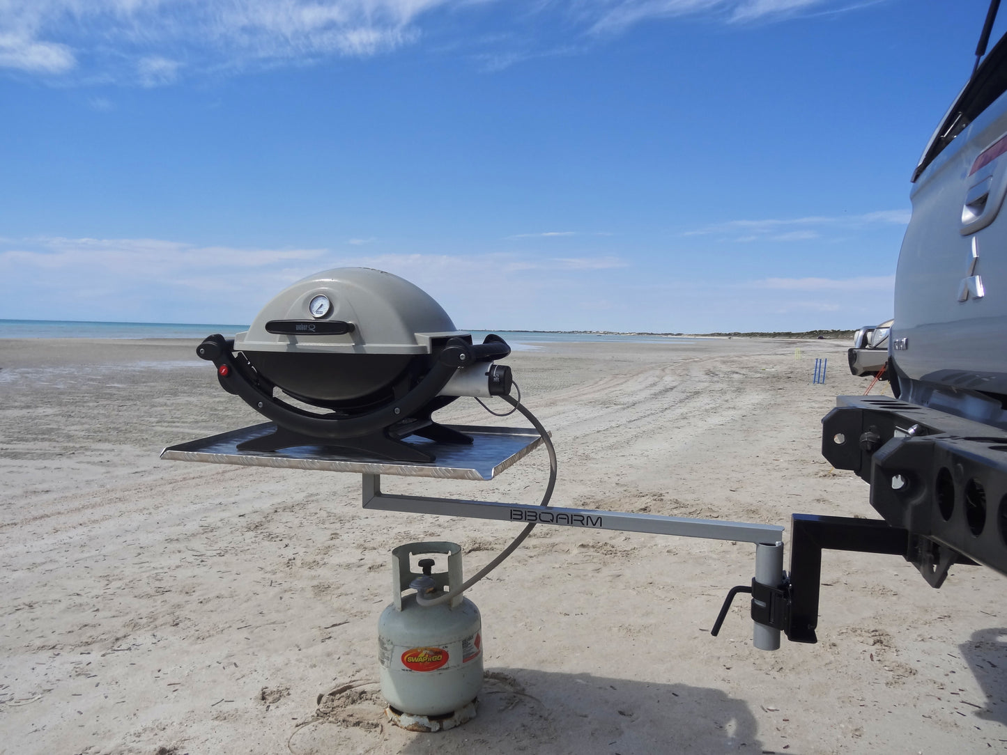 VEHICLE TOW-HITCH MOUNT